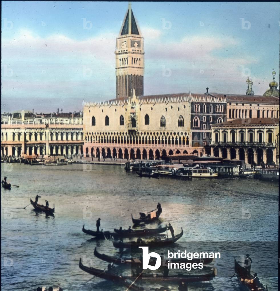 Italy, Venice, view from Grand Canal to the Doge's Palace and the Bell Tower, image date: circa 1910. Carl Simon Archive