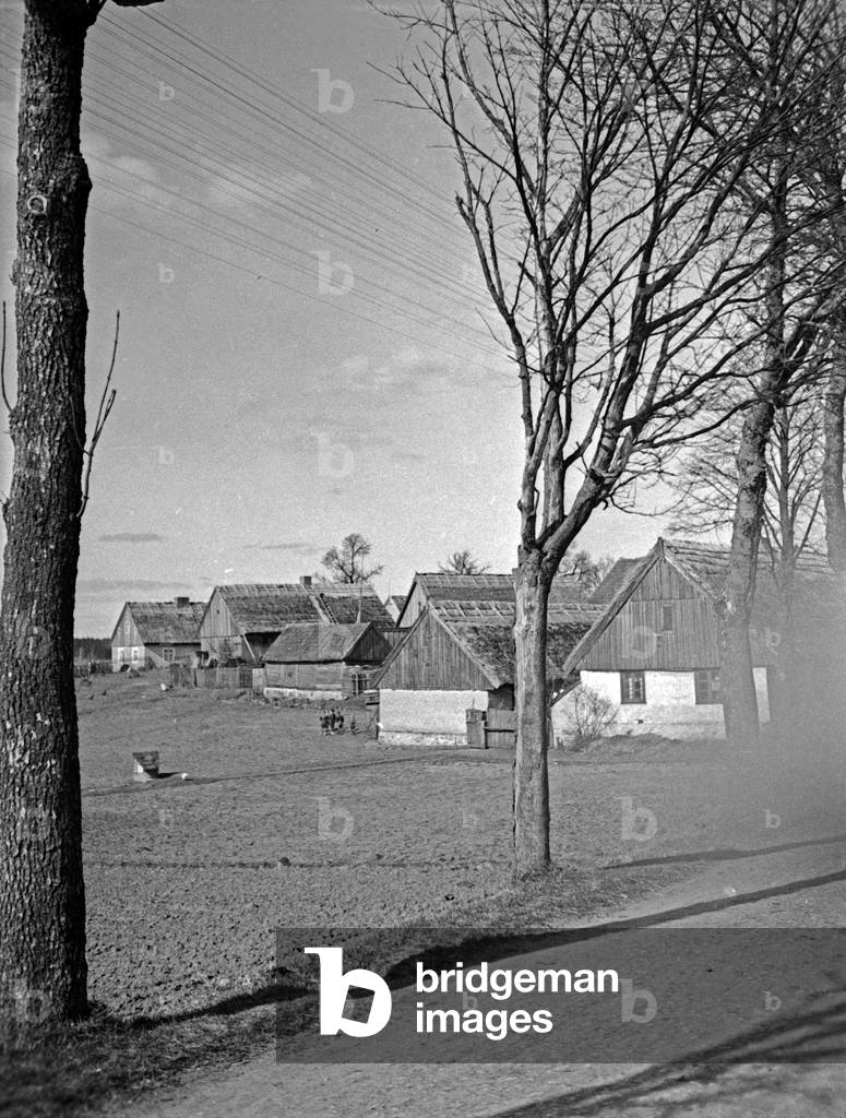 The village Marschen near lake Marschner See in Masuria, East Prussia, 1930s (b/w photo)