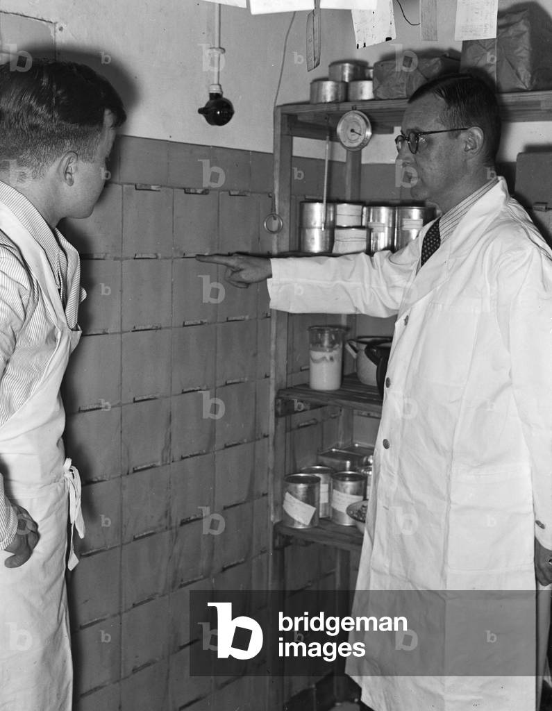 Staff members of research institute for meat processing, Germany 1930s (b/w photo)