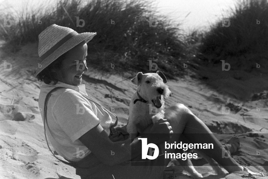Vacation at the Baltic Sea, Germany 1930s (b/w photo)