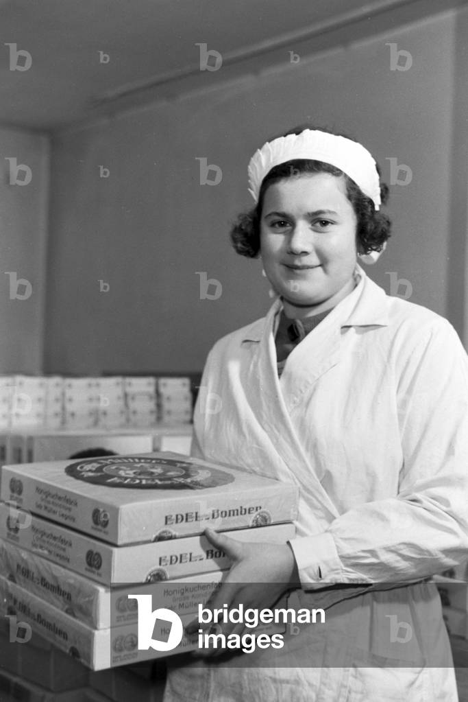 Employee of the confectionery Bros Müller Liegnitz at work, Germany 1930s (b/w photo)