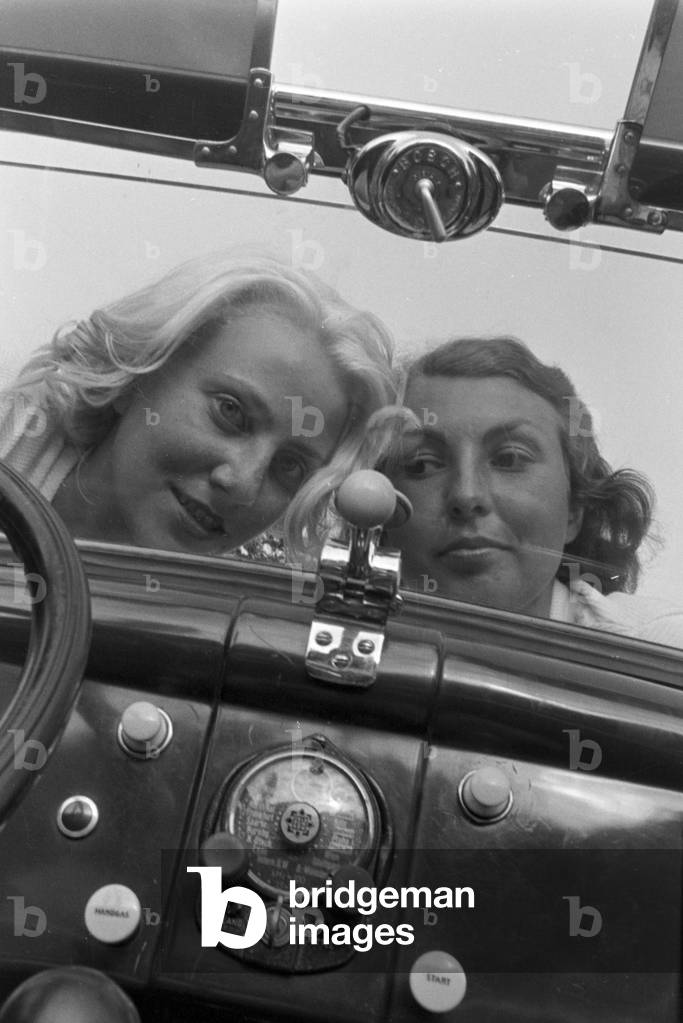 Travelling in a Ford V8, Germany 1930s (b/w photo)