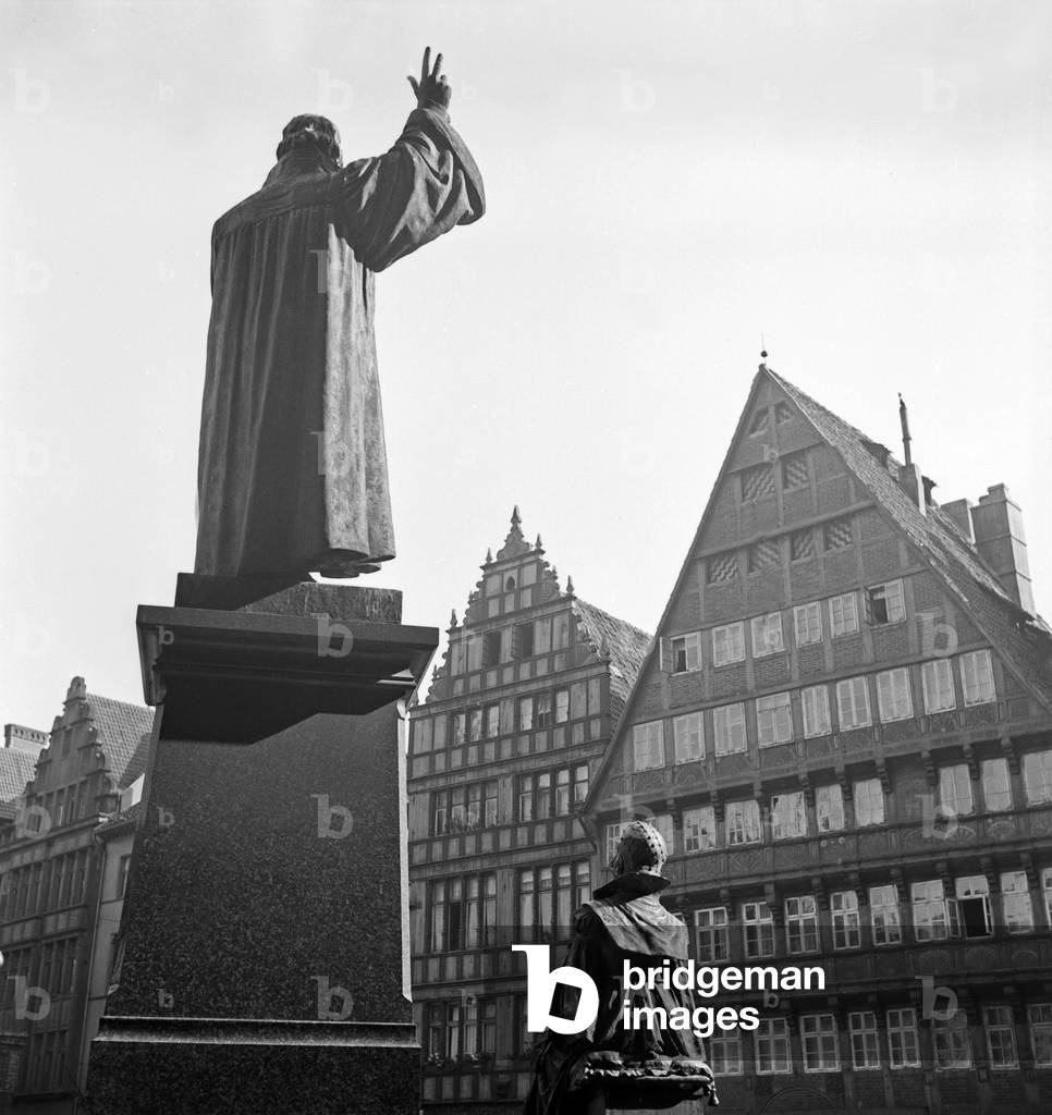 Martin Luther monument near the old market church at Hanover, Germany 1930s (b/w photo)