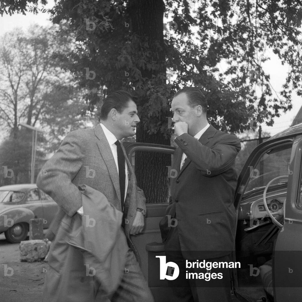 German singer Gerhard Wendland talking to Dutch German, entertainer and showmaster Lou van Burg, Hamburg 1954