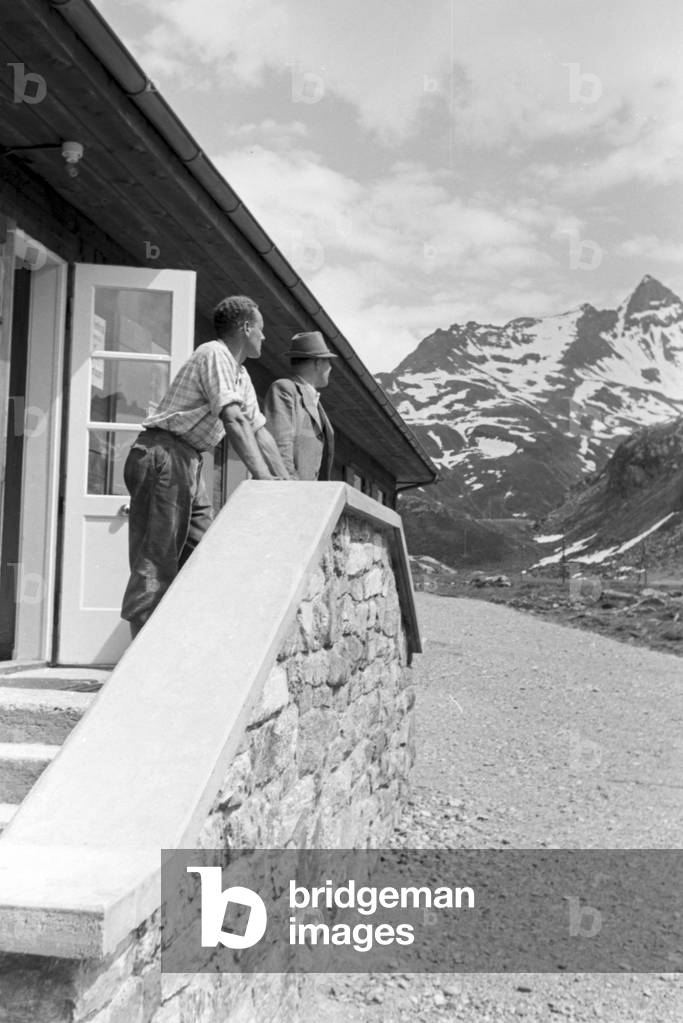 A village developing at the Piz Buin, Germany 1930s (b/w photo)