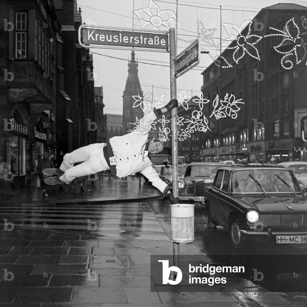 An artiste performing in the streets of Hamburg, Germany 1960s