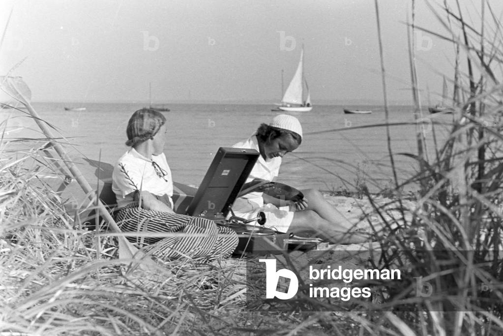 Vacation at the Baltic Sea, Germany 1930s (b/w photo)