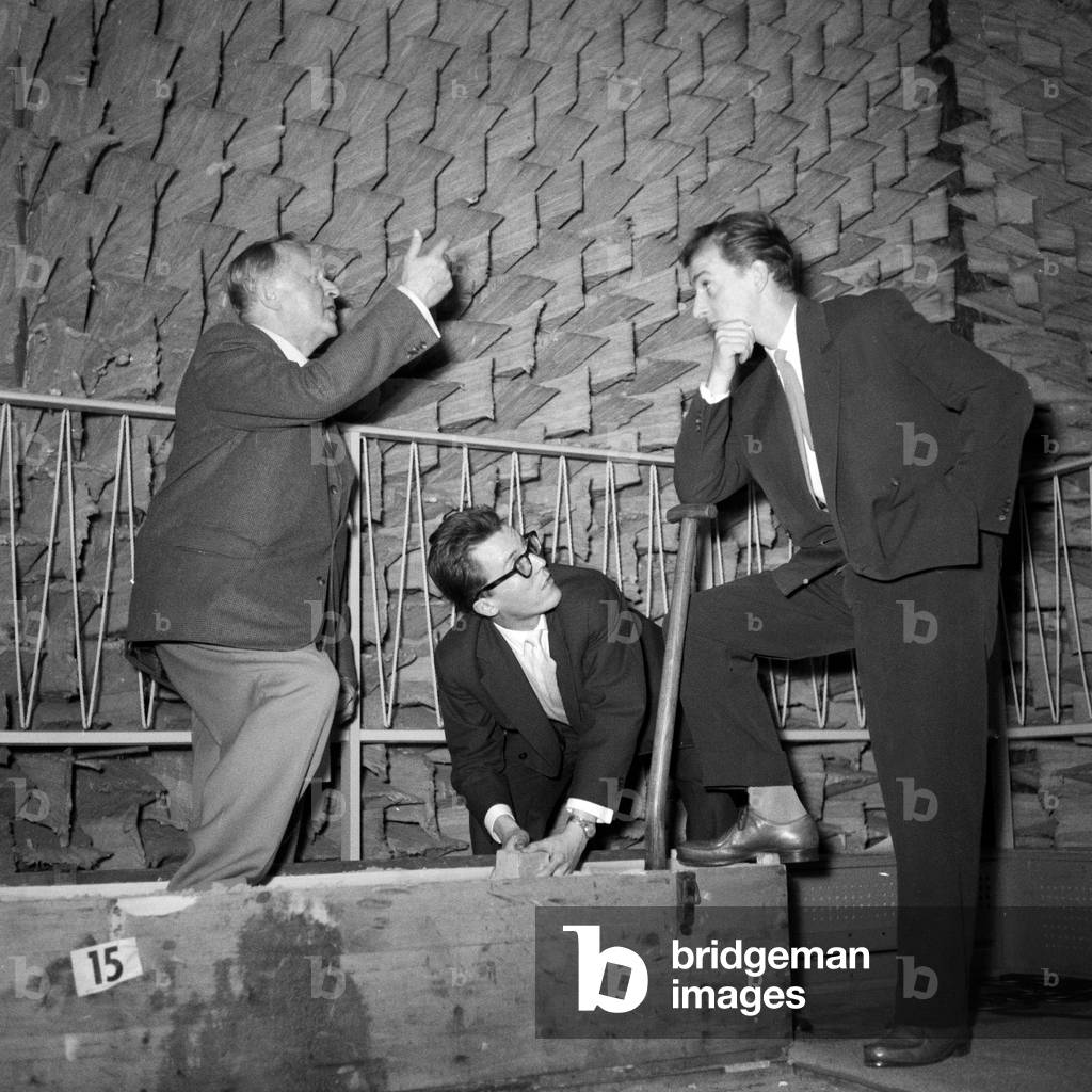 In one of the NWDR studios at Hamburg an audio drama is produced, 1954