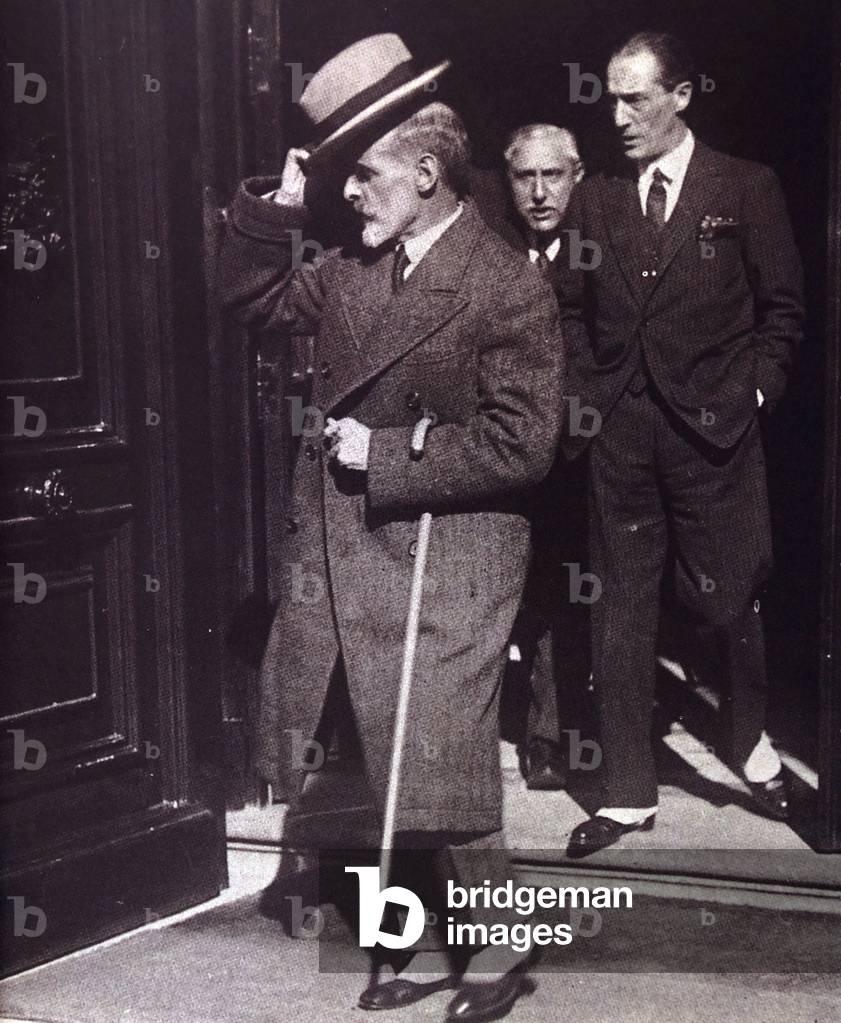Francesc Cambo i Batlle (1876 Ð 1947) seen at the centre raising his hat. He was a conservative Catalan politician, founder and leader of the autonomist party Lliga Regionalista. He was minister in several Spanish governments.