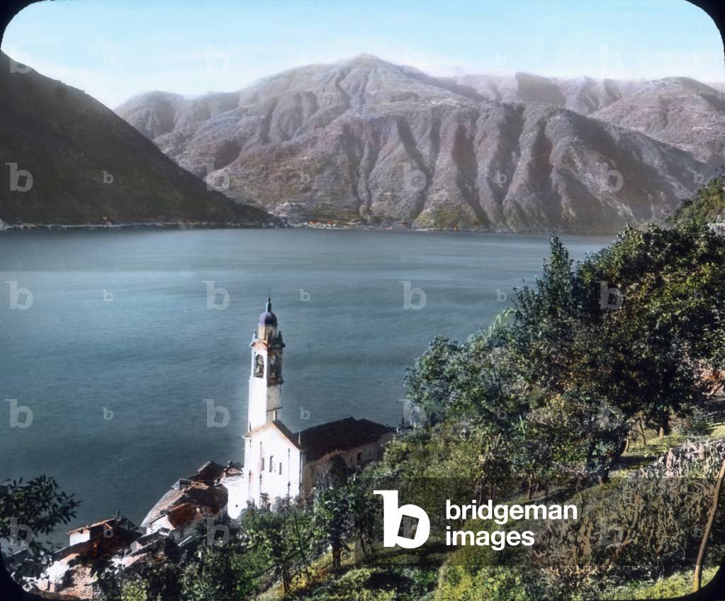 Picturesque lakefront of the Lake Como in Northern Italy, image date: circa 1910. Carl Simon Archive