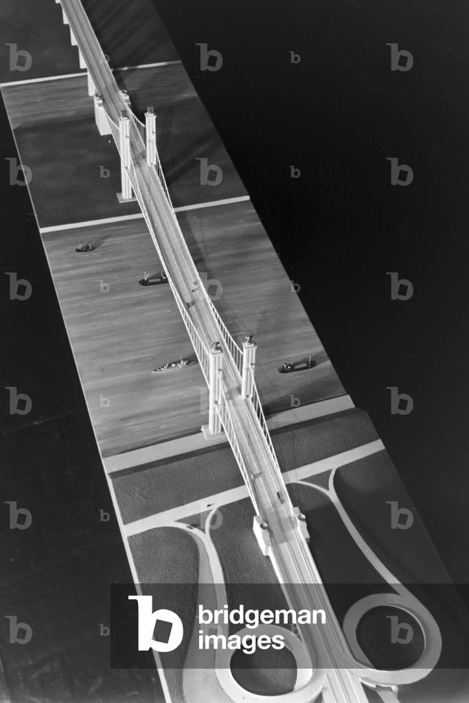 Model of a planned bridge produced by bidge construction company J. Gollnow & Sohn at Stettin, Germany 1930s (b/w photo)