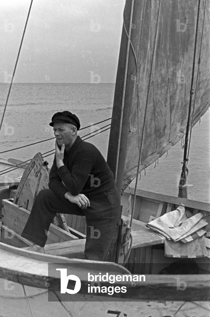 A man on a sailing boat at the Baltic Sea, Germany 1930s (b/w photo)