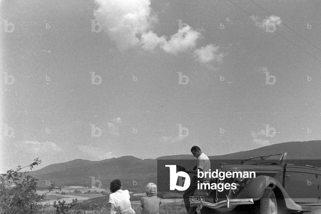 A trip to the Bohemian Forest with the Ford V8, Germany 1930s (b/w photo)
