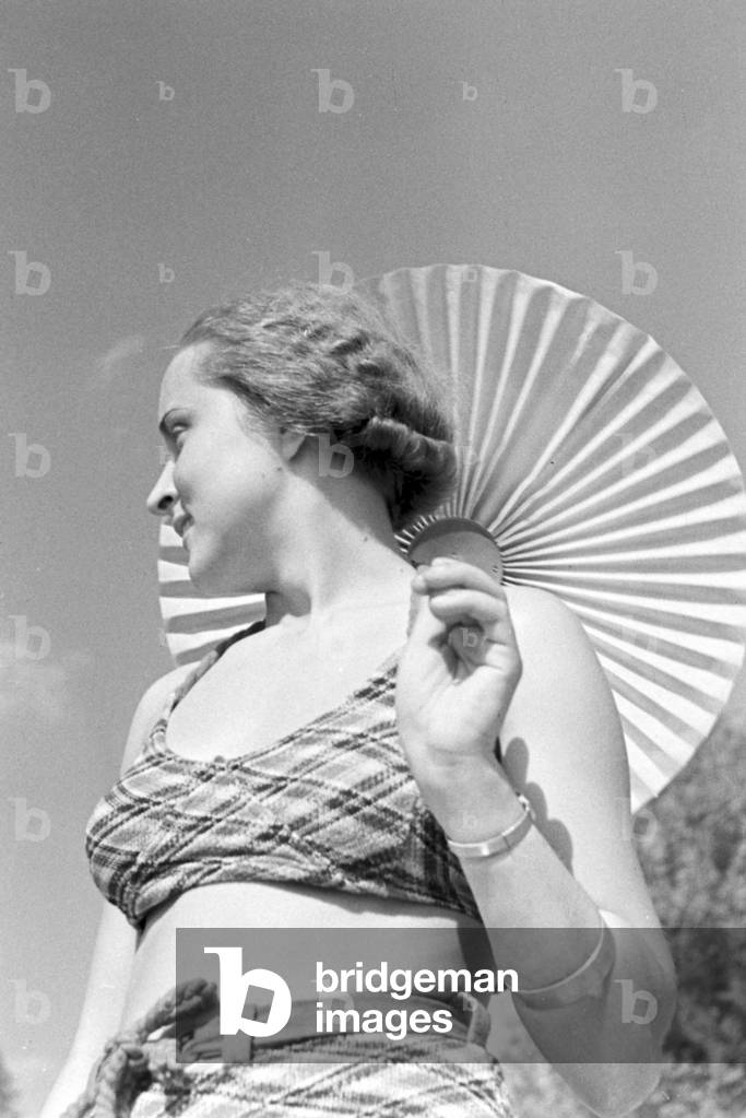Swimming beauty at lake Wannsee lido in Berlin, Germany 1930s (b/w photo)