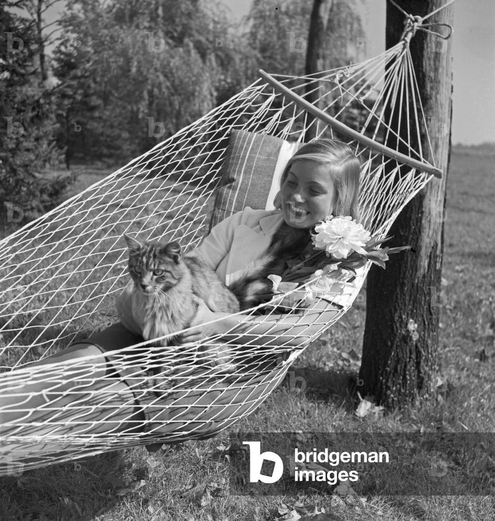 A young woman in the garden in summertime, Germany 1930s (b/w photo)