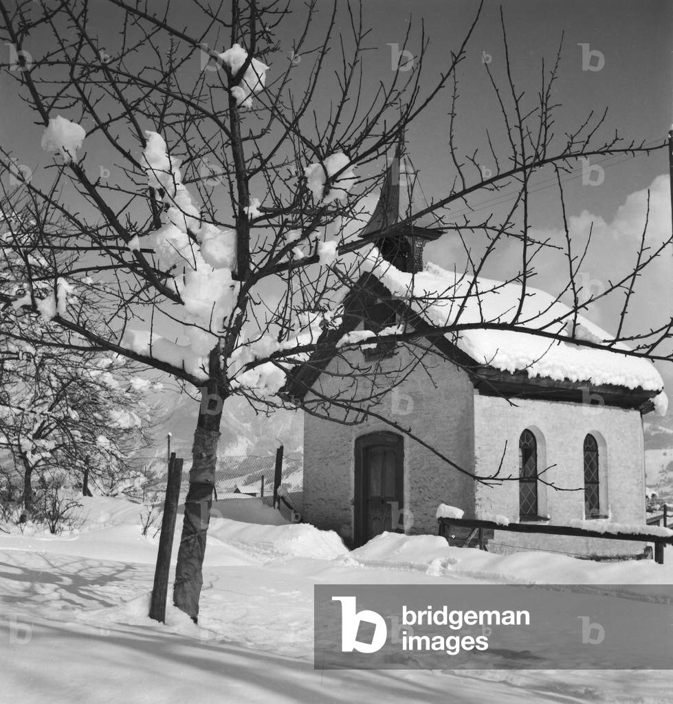 Winter vacation at the Arlberg area, Austria 1930s (b/w photo)