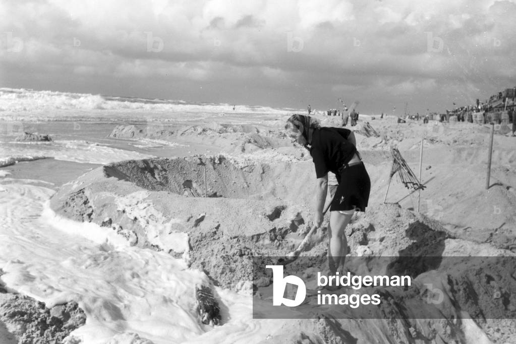 Vacations on Westerland, Germany 1930s (b/w photo)