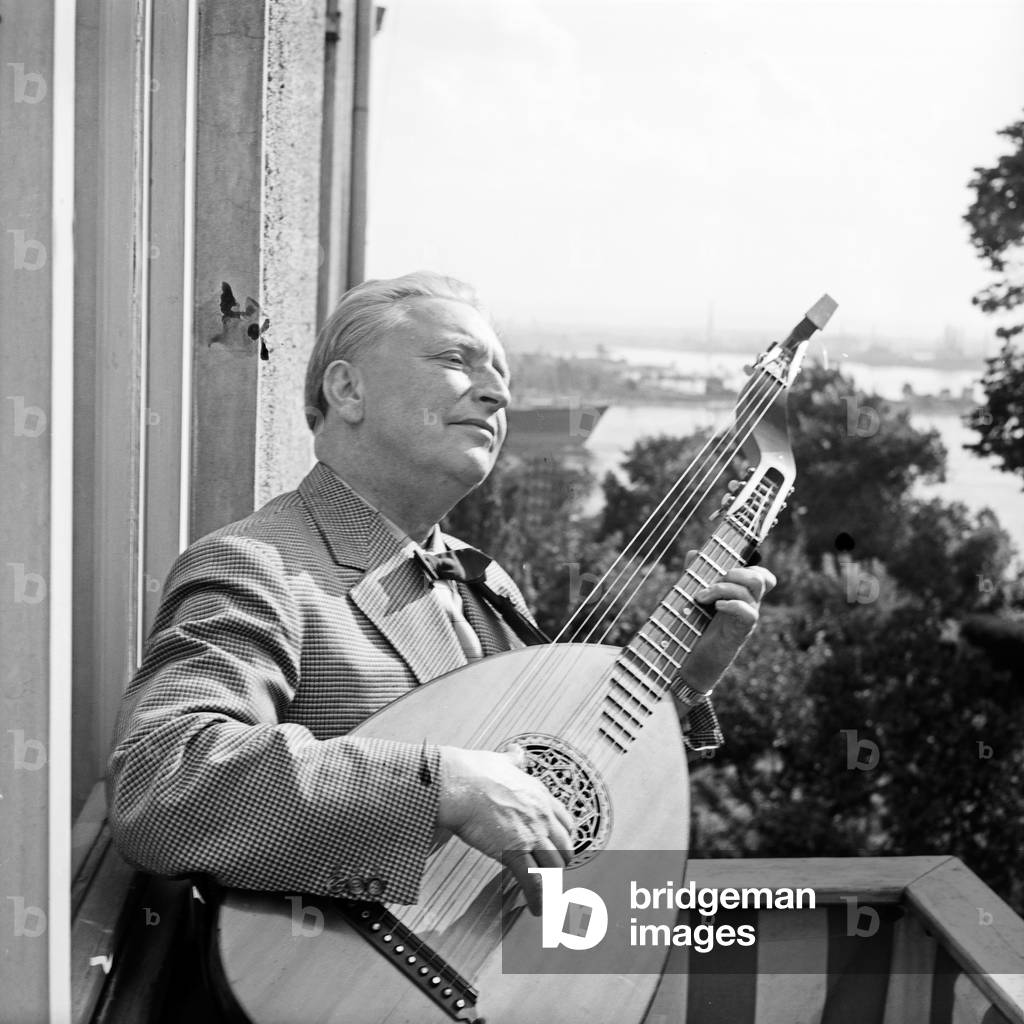 German singer, lutenist and composer Richard Germer, Germany 1950s