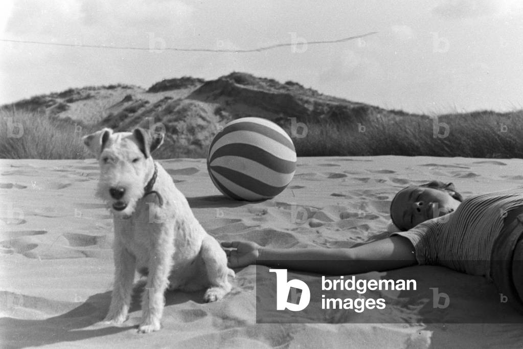 Vacation at the Baltic Sea, Germany 1930s (b/w photo)