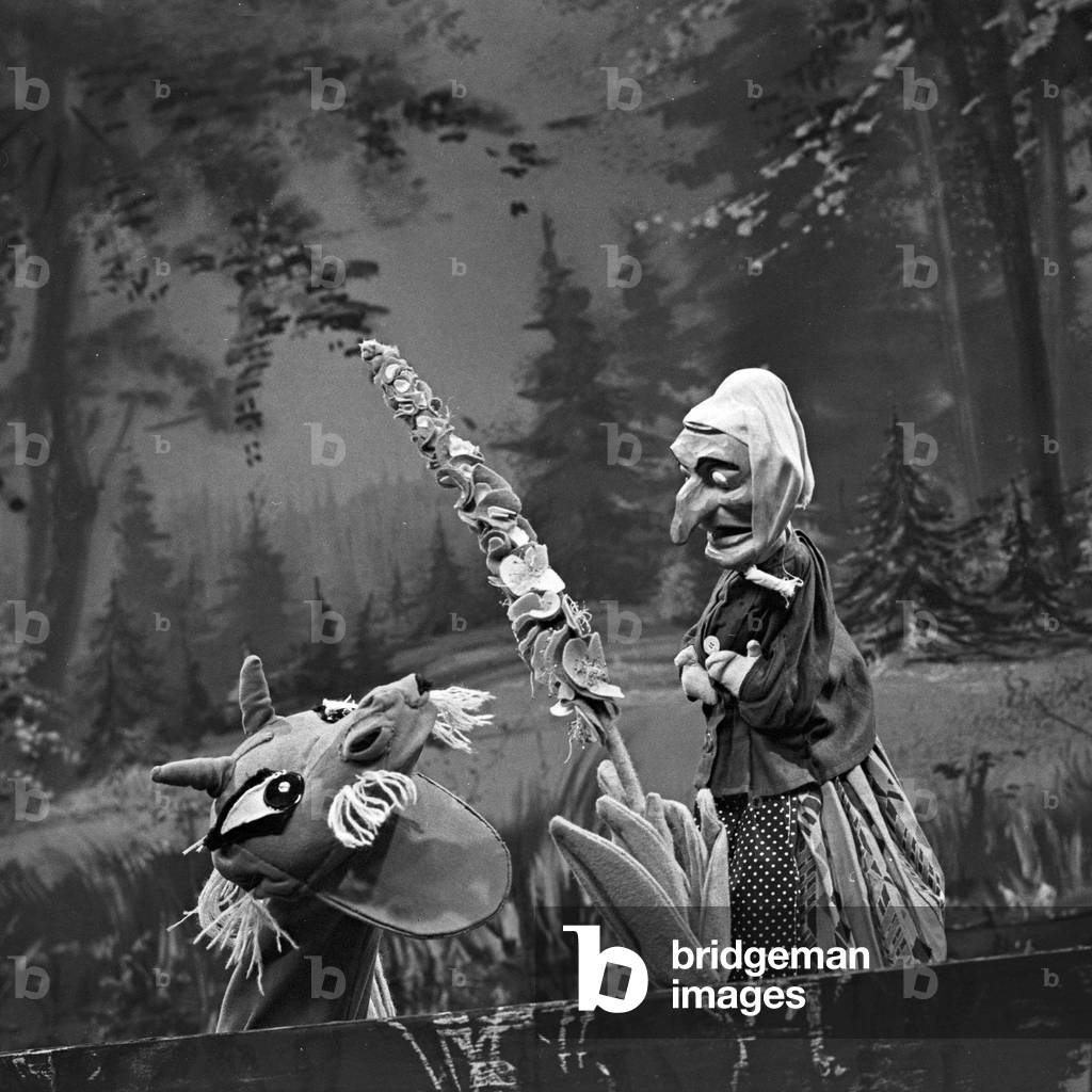 Grandmother and the crocodile of the Hohnstein puppets, Germany 1960s