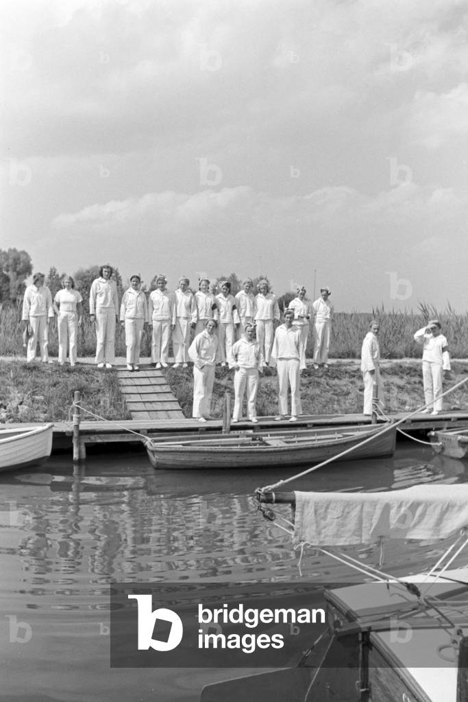 Sailing lessons on the Chiemsee, Germany 1930s (b/w photo)