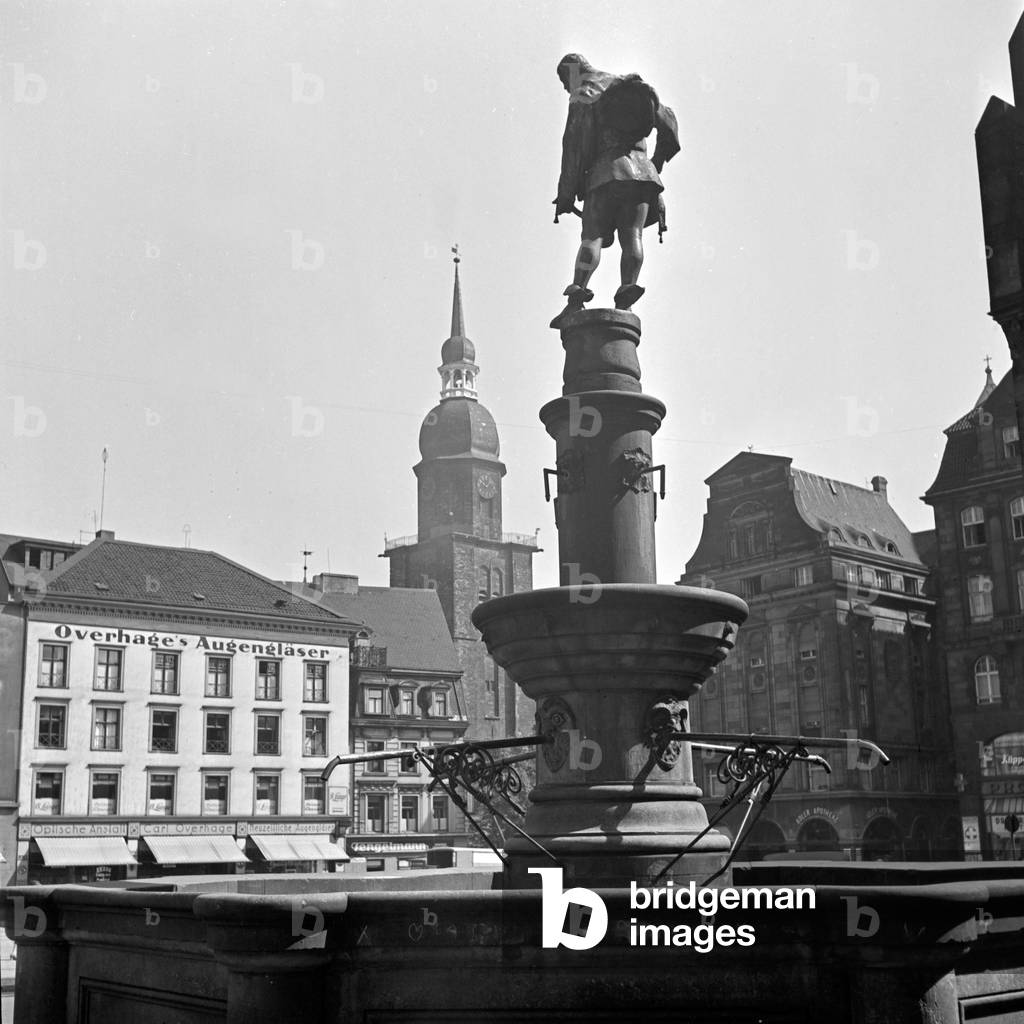View to St Reinold's church and market corner at Dortmund, Germany 1930s (b/w photo)