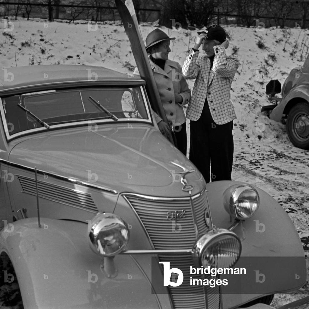 On ski vaction with the Ford Eifel, Germany 1930s (b/w photo)