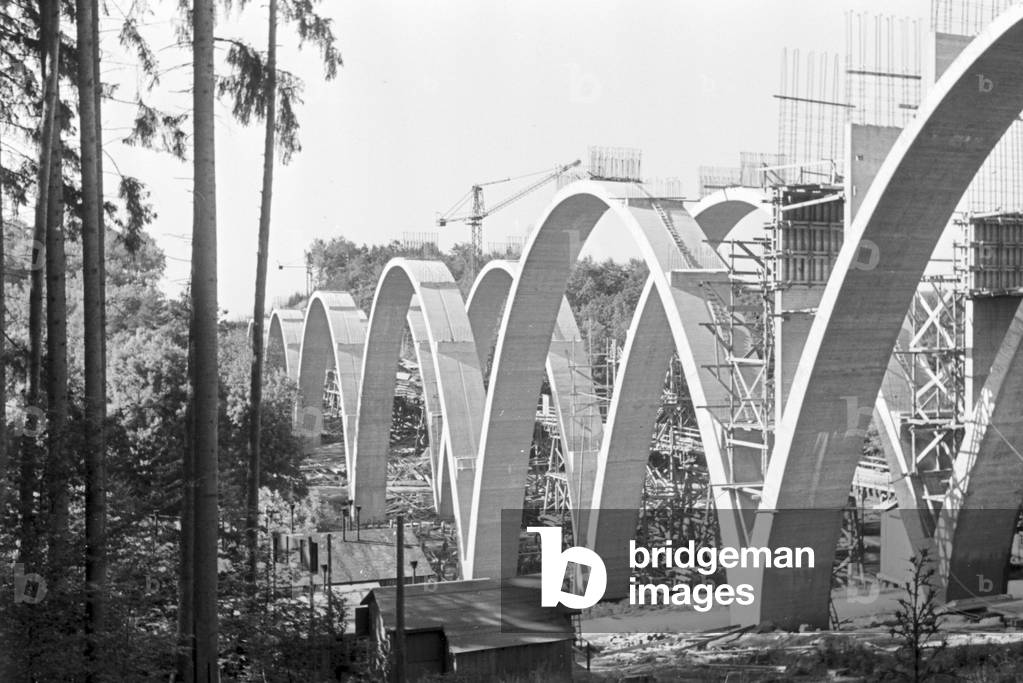Construction of the motorway bridge near Stuttgart, Germany 1930s (b/w photo)