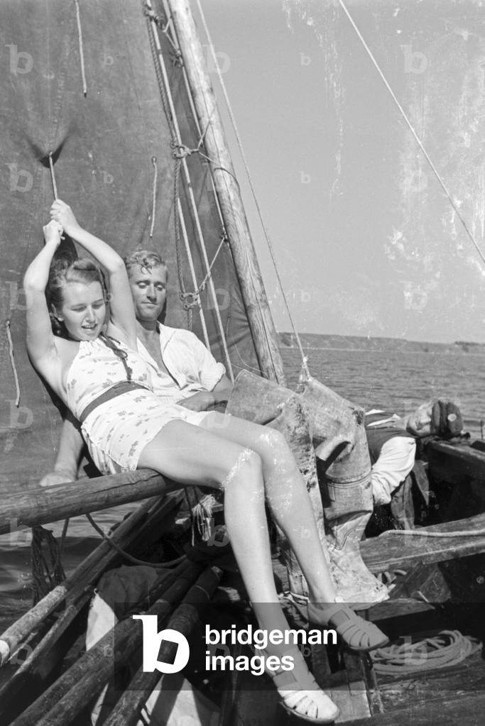 Summer vacations on the Baltic Sea, Germany 1930s (b/w photo)