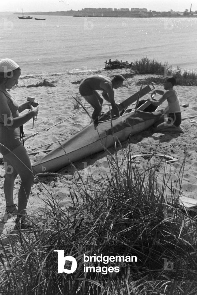 Vacation at the Baltic Sea, Germany 1930s (b/w photo)