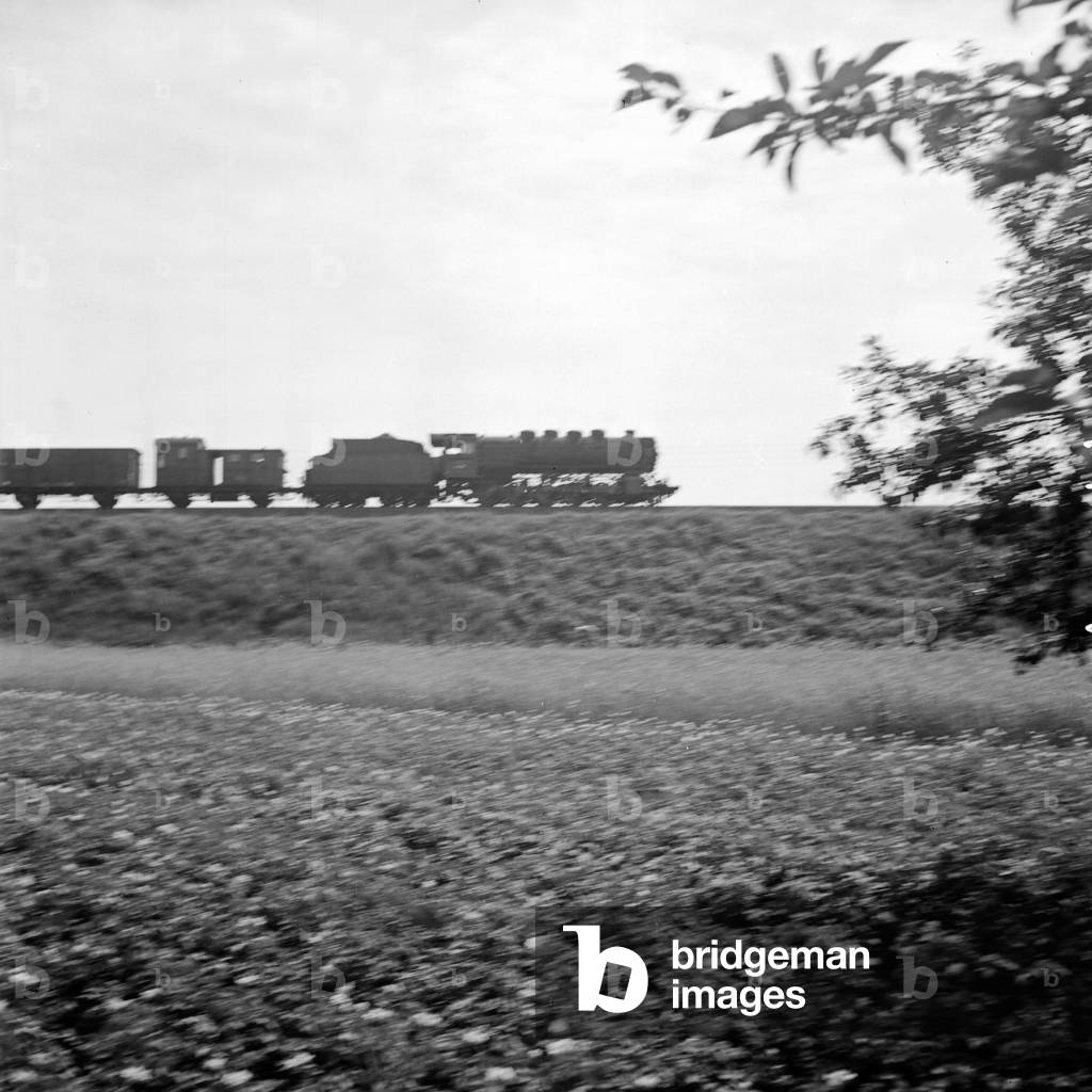 A train with a Prussian G 12 (?) locomotive on its way alongside Bad Nauheim, German 1930s (b/w photo)