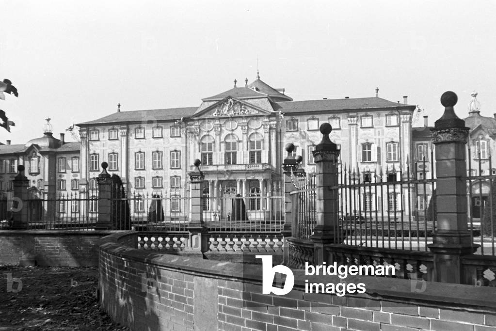 The former residence of the prince-bishops of Speyer, the Bruchsal Castle, Germany 1930s (b/w photo)