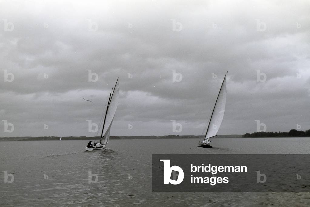 Sailing boats floating over the Chiemsee with hoisted sails, Germany 1930s (b/w photo)