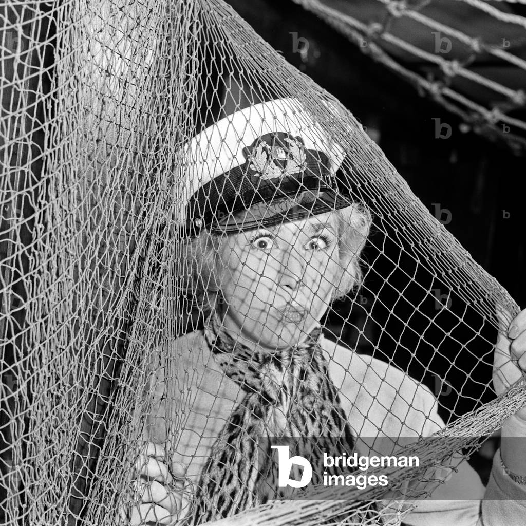 German singer Nana Gualdi performing with a fisherman net at Hamburg, Germany 1960s