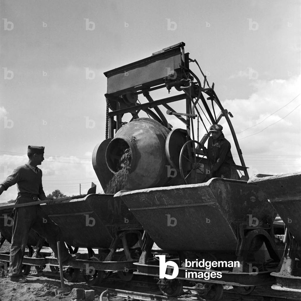Motor feeder at Reichsautobahn highway - continous construction of the motorway feeder although the war, Germany 1940 (b/w photo)
