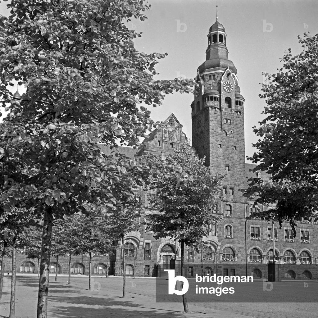 Remscheid city hall, Germany 1930s (b/w photo)