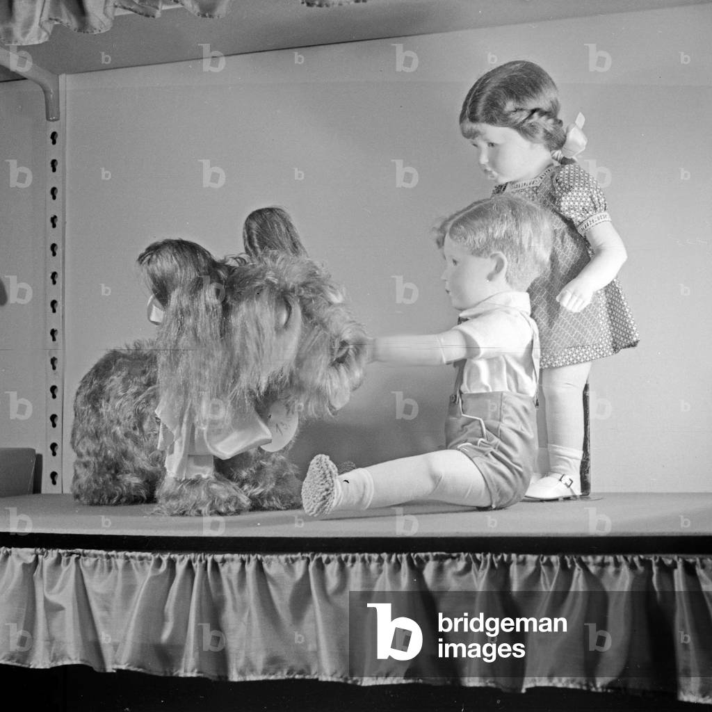 Some samples of the famous Kaethe Kruse dolls from Bad Koesen, Germany 1930s (b/w photo)