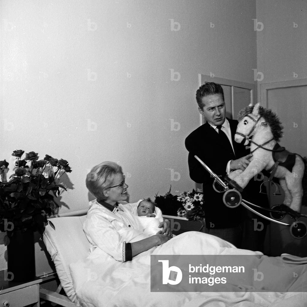 German actor Werner Bruhns visiting his wife Wibke after she gave birth to to daughter Annika, Germany 1960s