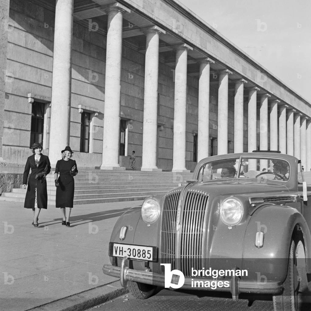Driving through Munich with an Opel model Admiral, Germany 1930s (b/w photo)