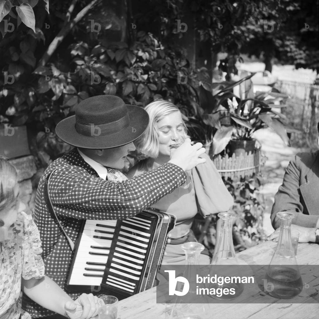 A young woman tasting the wine of the Wachau area in Austria, Germany 1930s (b/w photo)