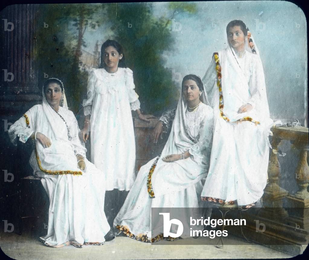 India, portrait of Parsee mother with her daughters. The Parsee are members of a Zoroastrian religious sect in India. image date: circa. 1910. Carl Simon Archive