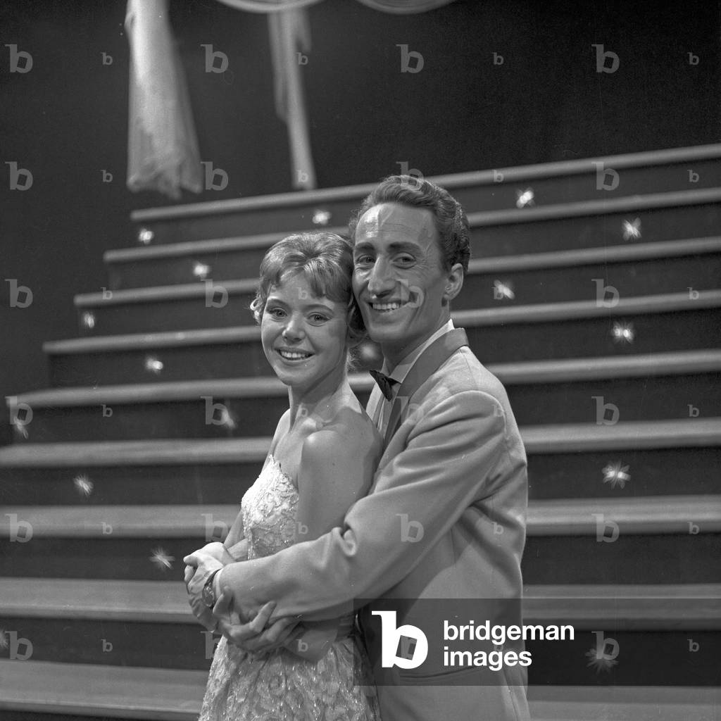 Singing duo performing at the NDR TV music show 