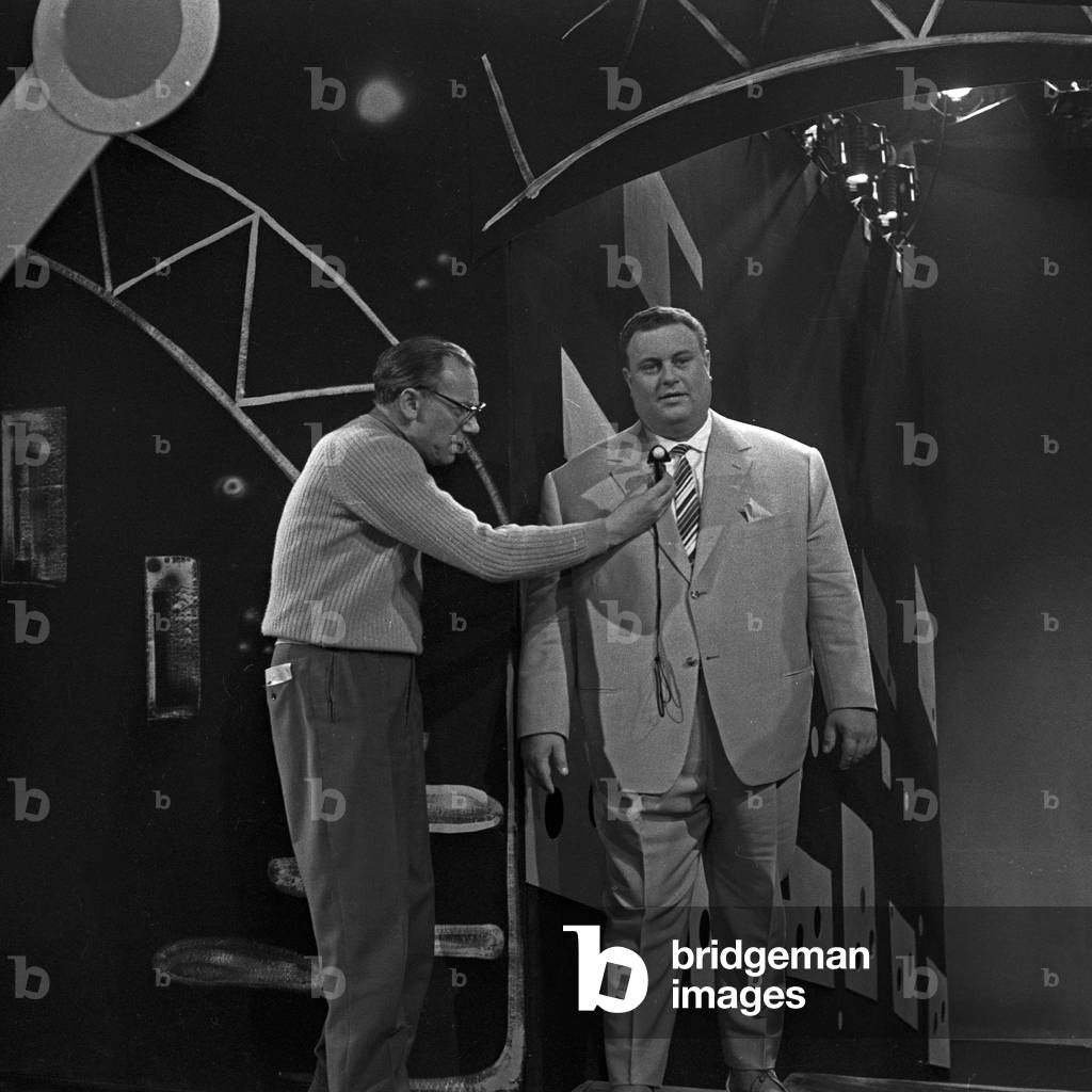 German actor and singer Jean Thome performing in the TV show 