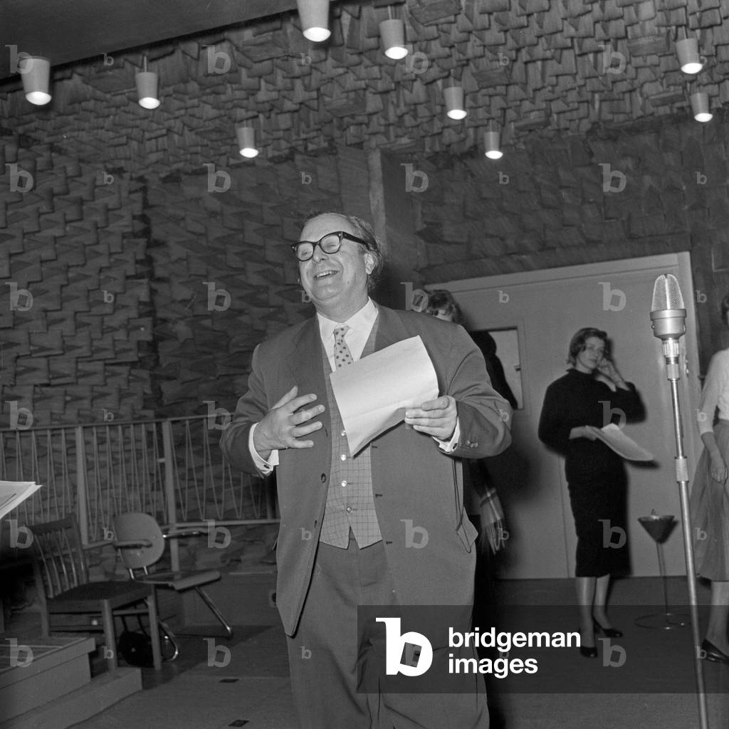 A speaker waiting for his part at an audio play production of the NDR at Hamburg, Germany 1950s