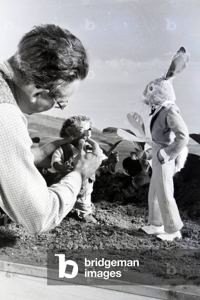 Shooting on the set of the puppet movie The Rabbit an the Hedgehog with the character Mecki, produced and directed by the Diehl brothers, Germany 1930s (b/w photo)