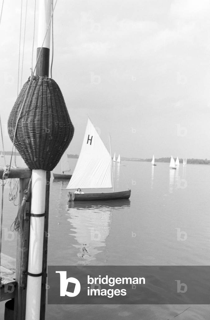 Sailing lessons on the Chiemsee, Germany 1930s (b/w photo)
