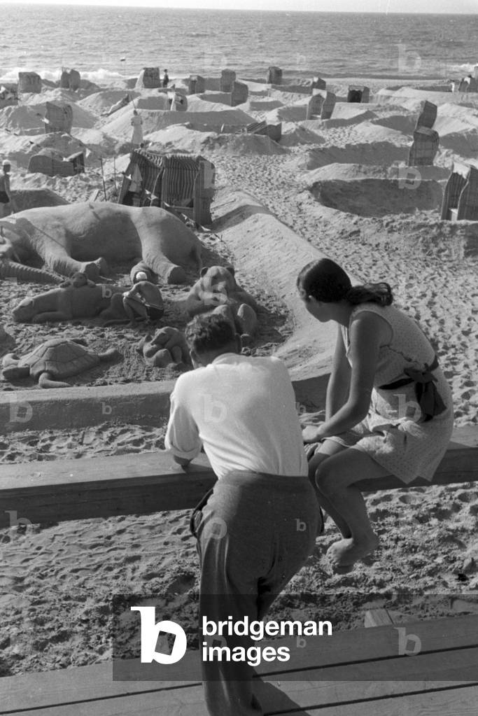 Vacation at the Baltic Sea, Germany 1930s (b/w photo)