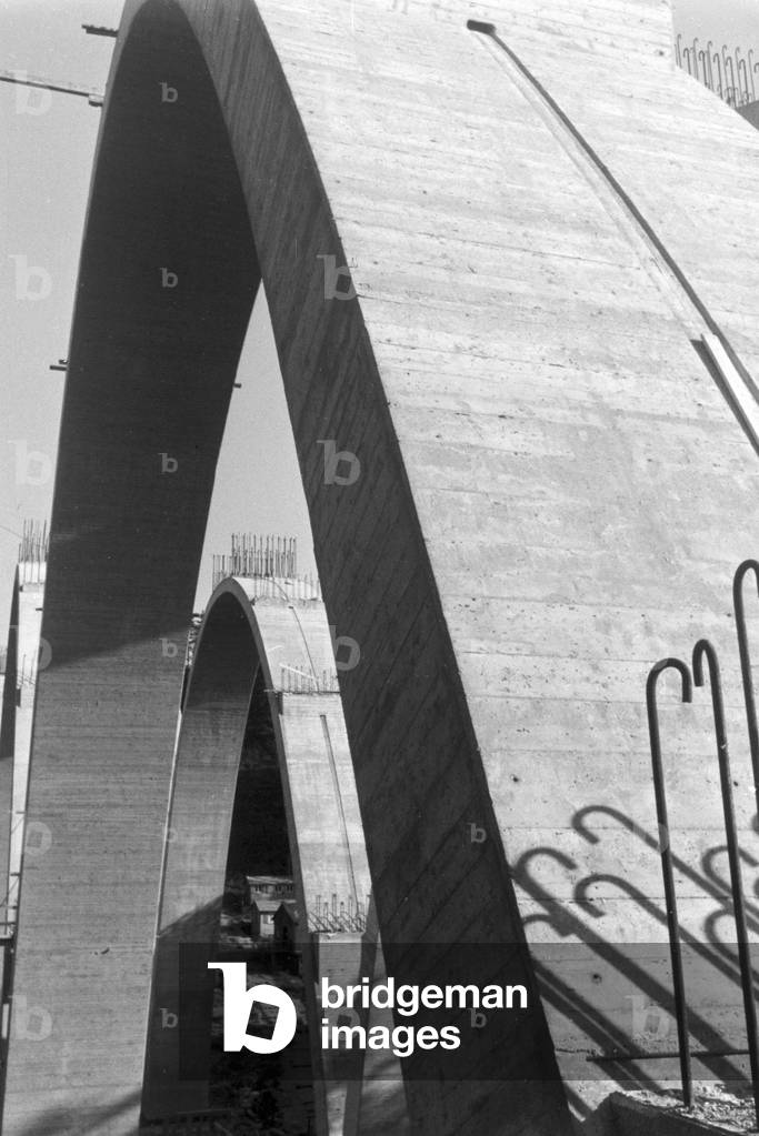 Construction of the motorway bridge near Stuttgart, Germany 1930s (b/w photo)