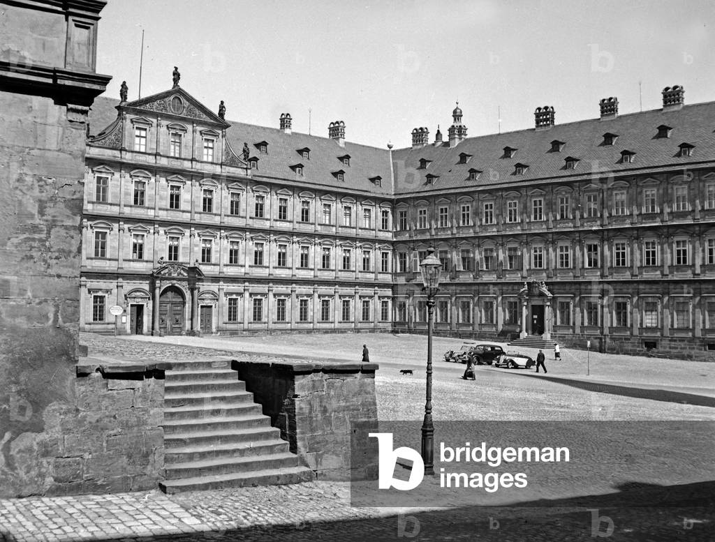 At the square in front of the cathedral at Bamberg, Germany 1930s (b/w photo)