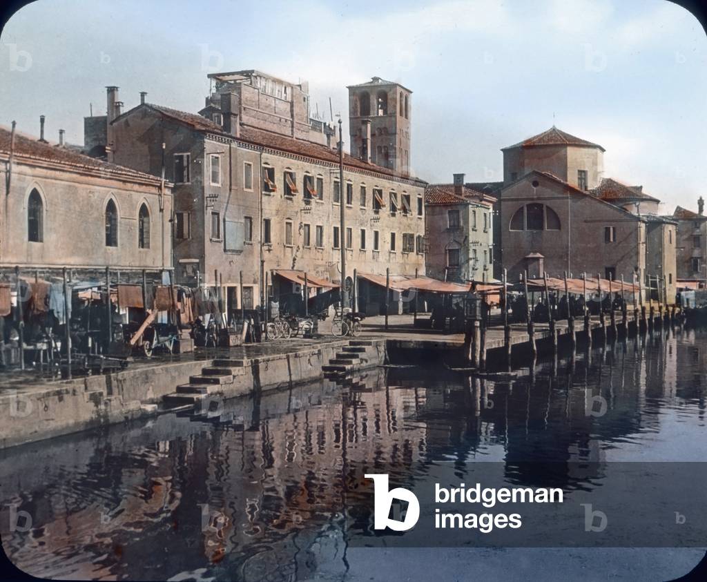 Vue de Chioggia, ile du lagon de Venise - Italy, Chioggia, the small island on the Venetian Lagoon, image date: circa 1910. Carl Simon Archive